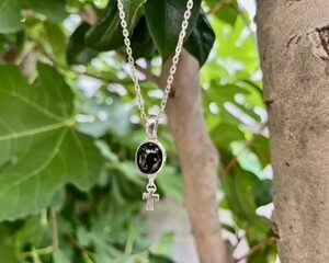 Cross design pendant